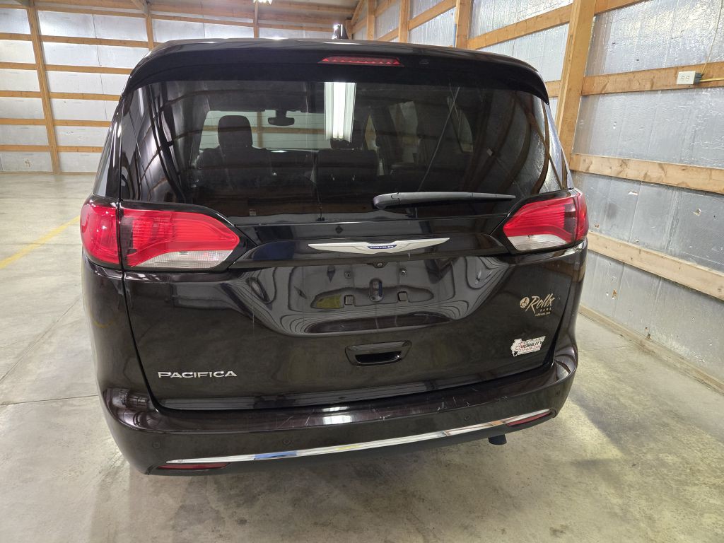 2018 Chrysler Pacifica Image 8