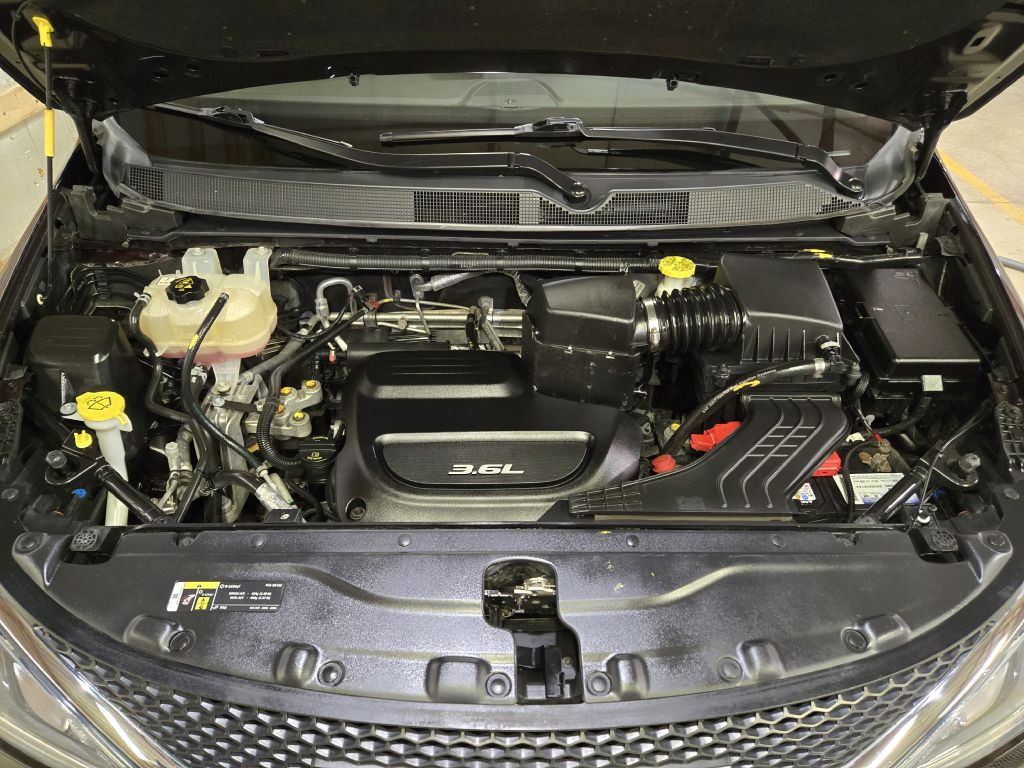 2018 Chrysler Pacifica Image 10