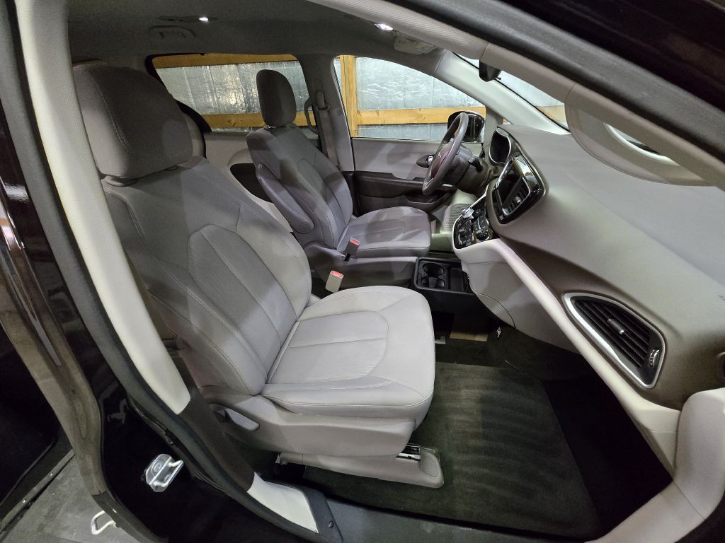 2018 Chrysler Pacifica Image 13