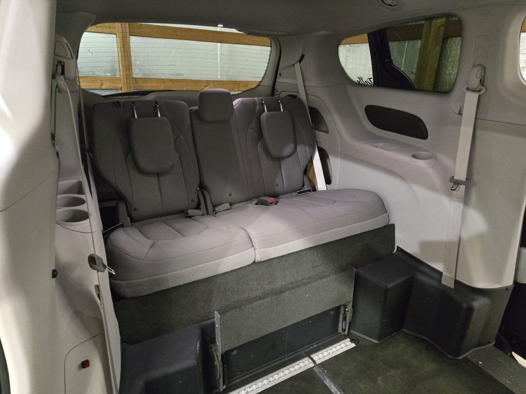 2018 Chrysler Pacifica Image 14