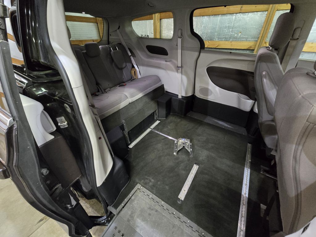 2018 Chrysler Pacifica Image 15