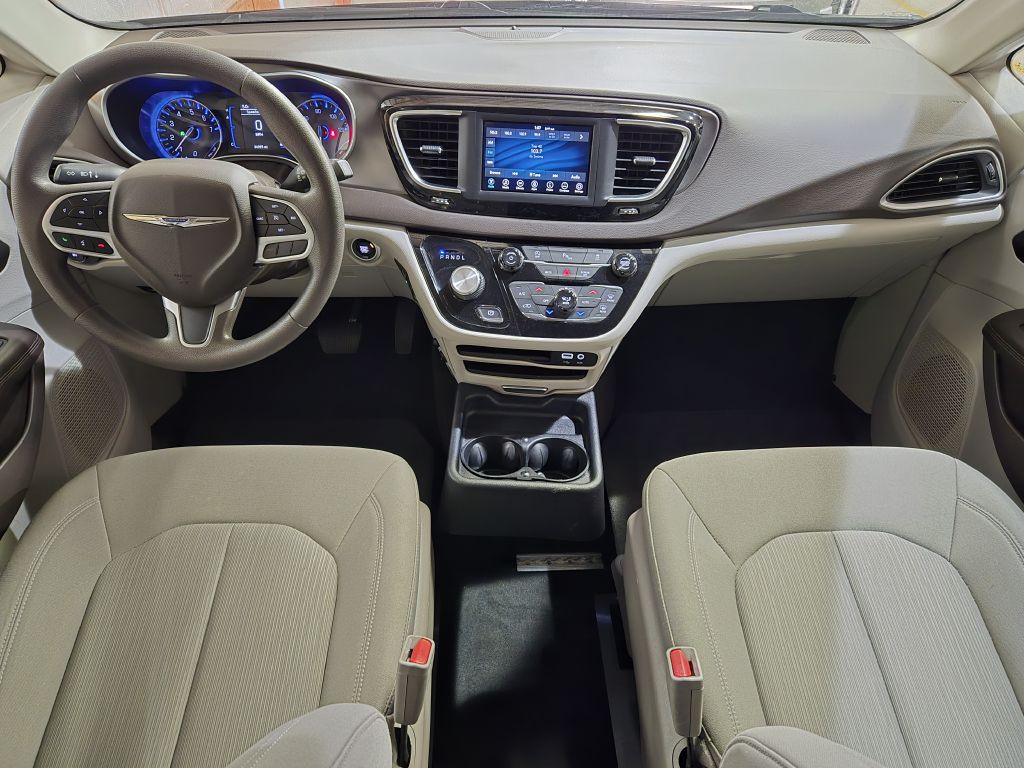 2018 Chrysler Pacifica Image 20
