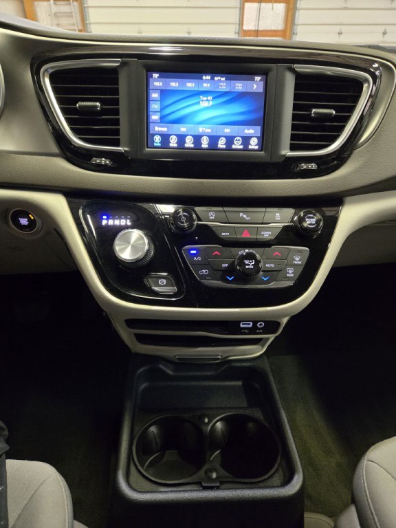 2018 Chrysler Pacifica Image 21