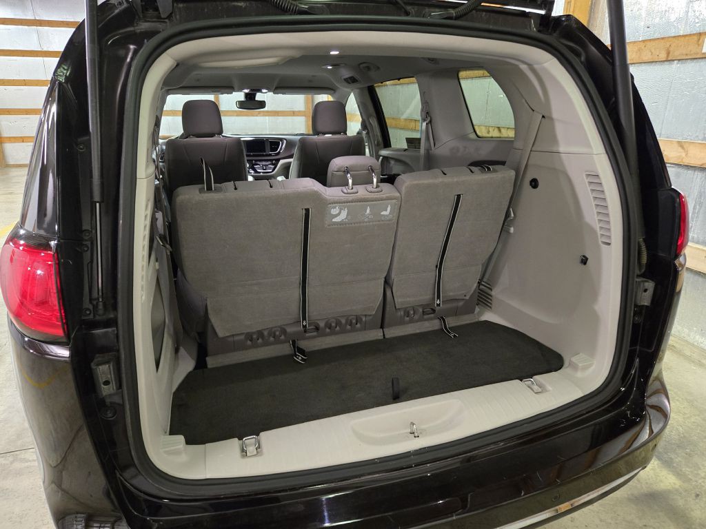 2018 Chrysler Pacifica Image 23