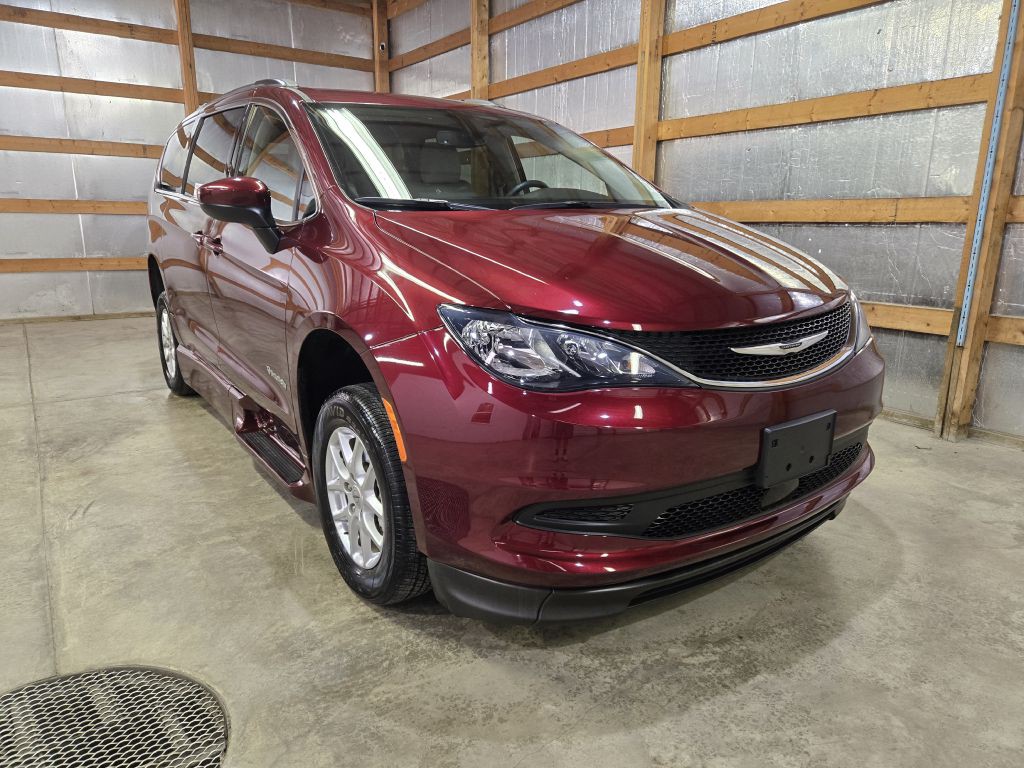 2021 Chrysler Voyager Image 3