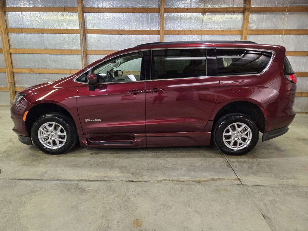 2021 Chrysler Voyager Image 6