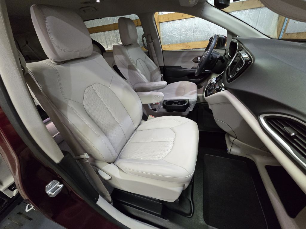 2021 Chrysler Voyager Image 13