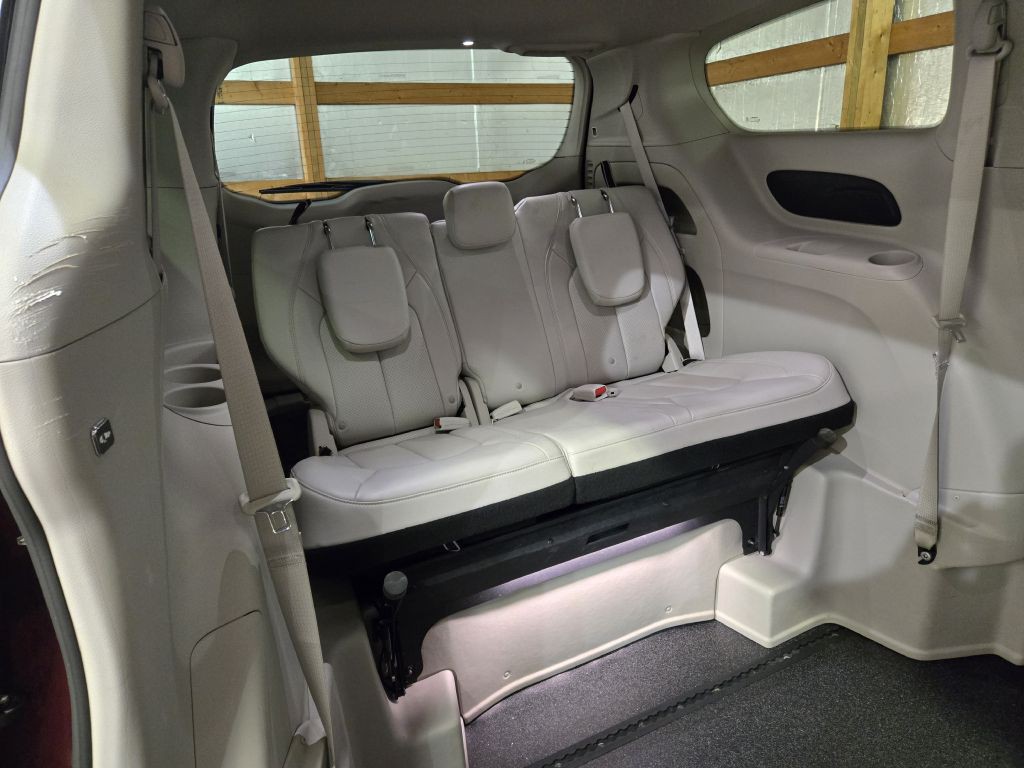 2021 Chrysler Voyager Image 14