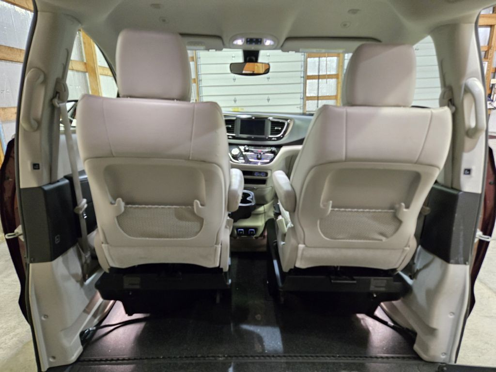 2021 Chrysler Voyager Image 15