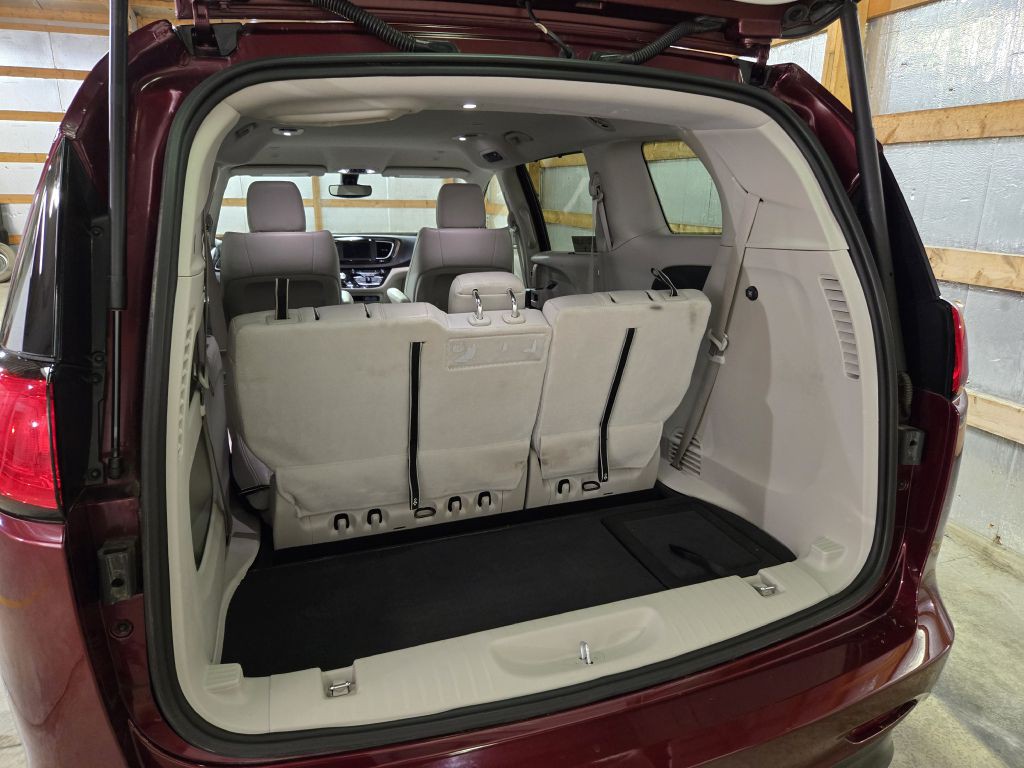 2021 Chrysler Voyager Image 23