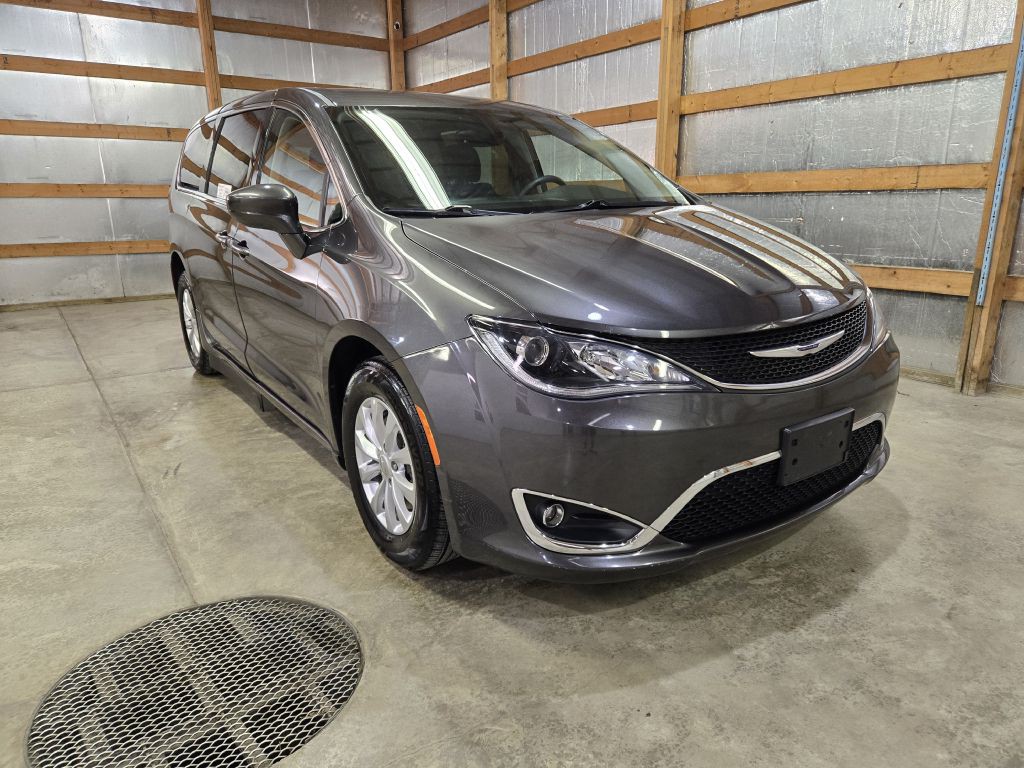 2019 Chrysler Pacifica Image 3