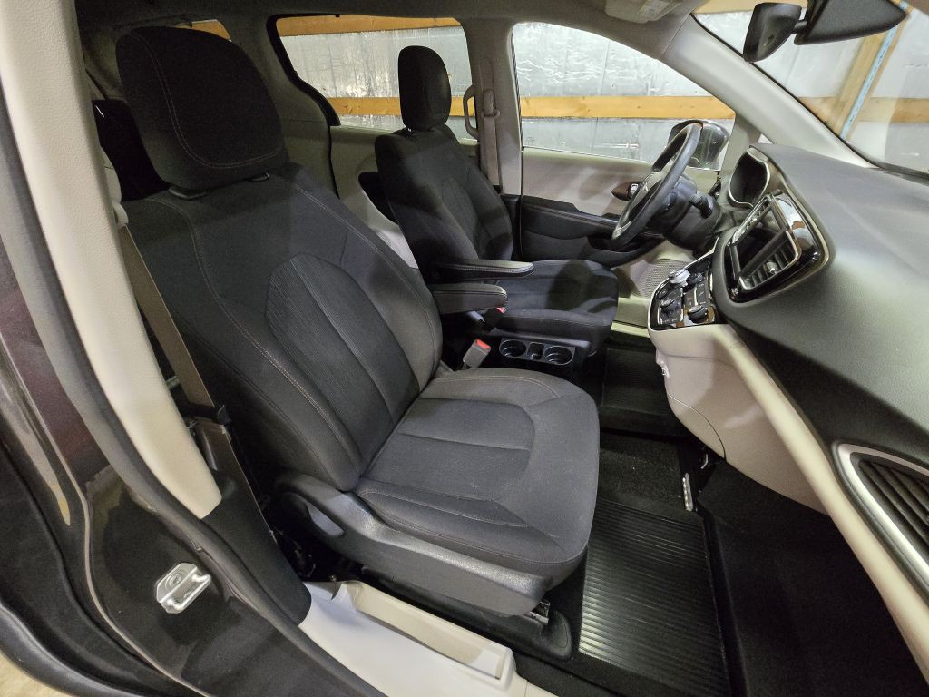 2019 Chrysler Pacifica Image 14