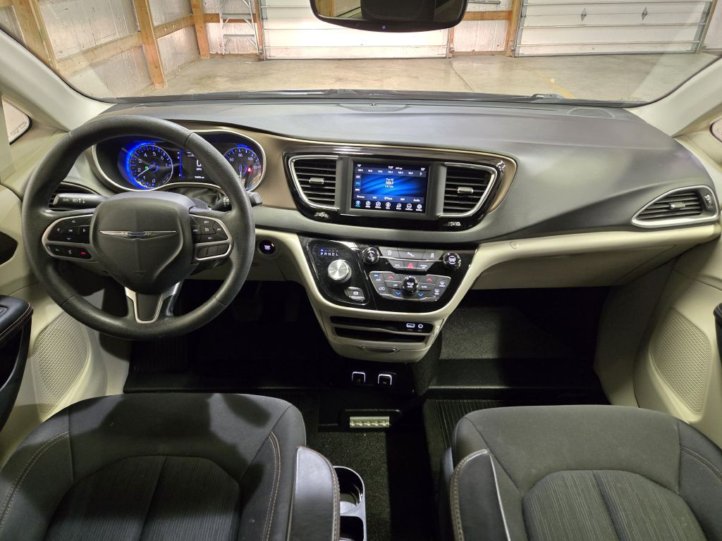 2019 Chrysler Pacifica Image 16