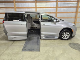 Image for 2018 Chrysler Pacifica Touring L ID: 7507103