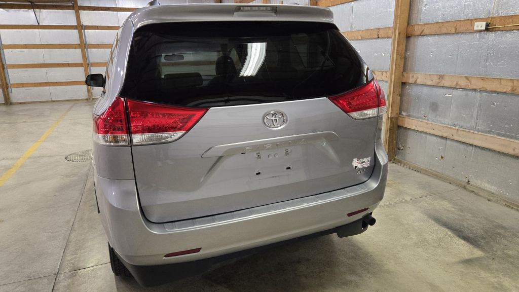 2014 Toyota Sienna Image 8