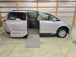 Image for 2014 Toyota Sienna XLE ID: 7617486