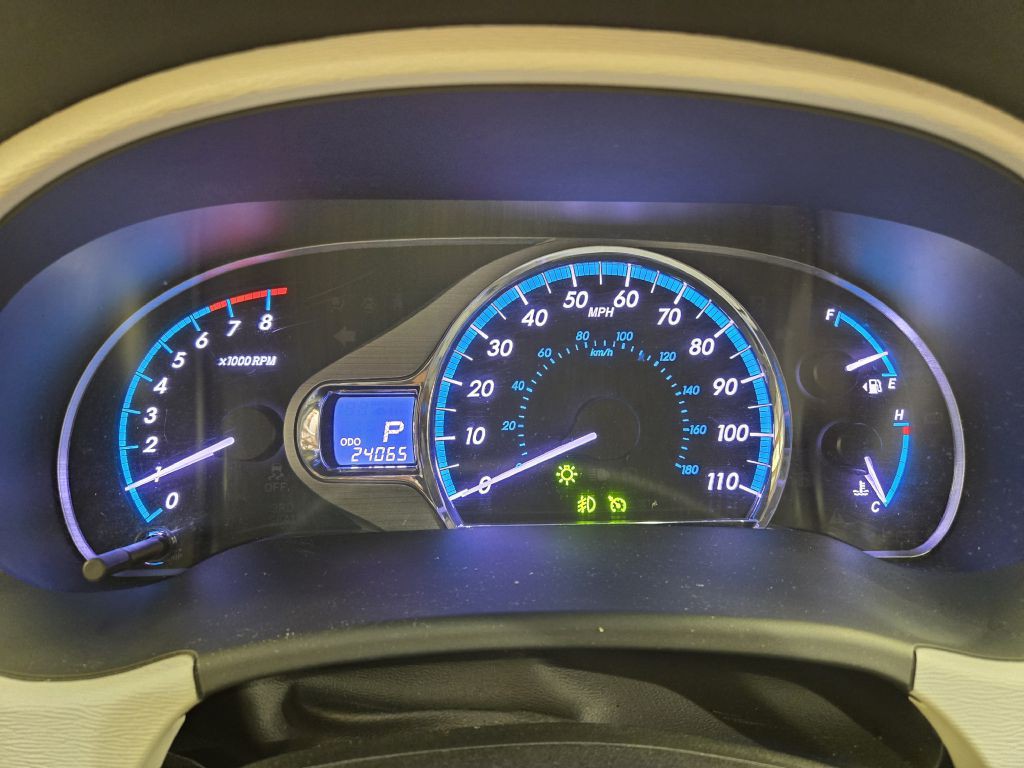 2014 Toyota Sienna Image 25