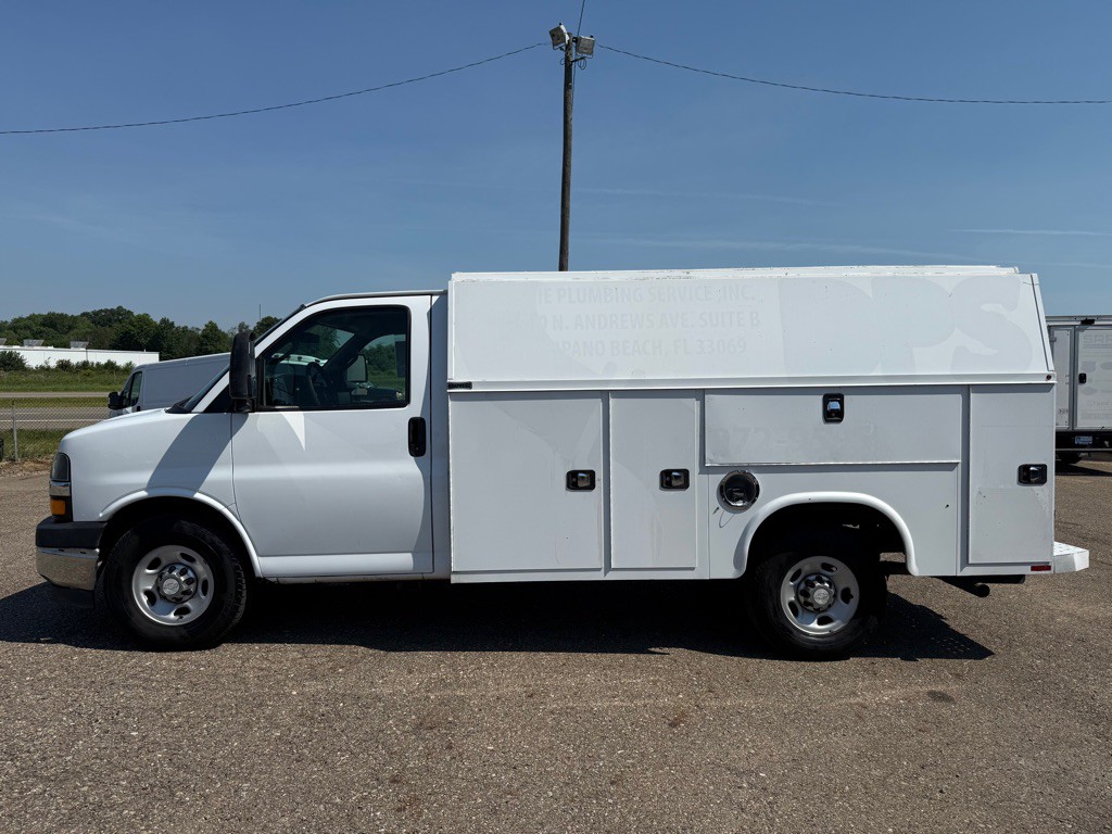 2017 Chevrolet Express Image 4