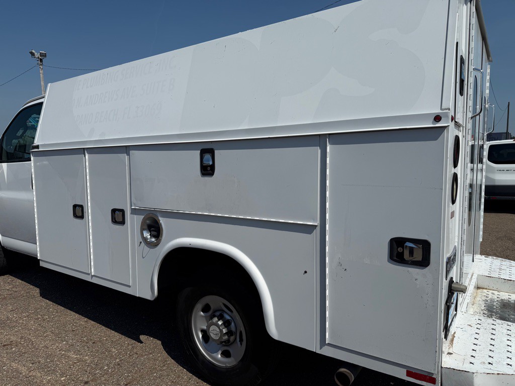 2017 Chevrolet Express Image 9