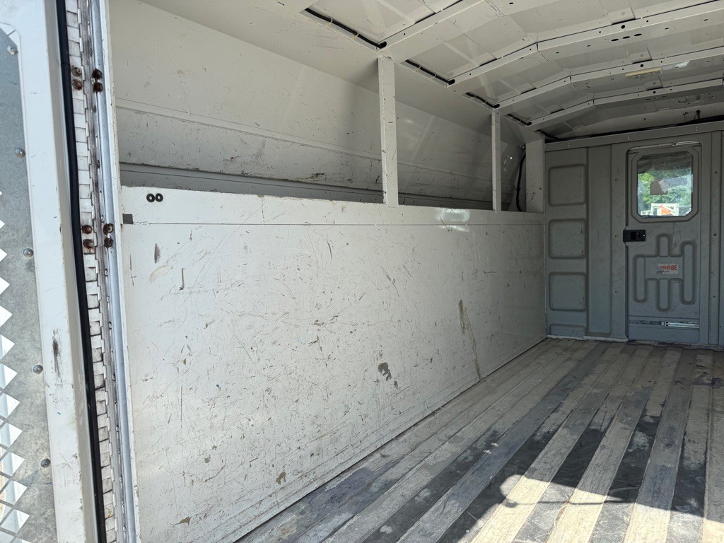 2017 Chevrolet Express Image 12