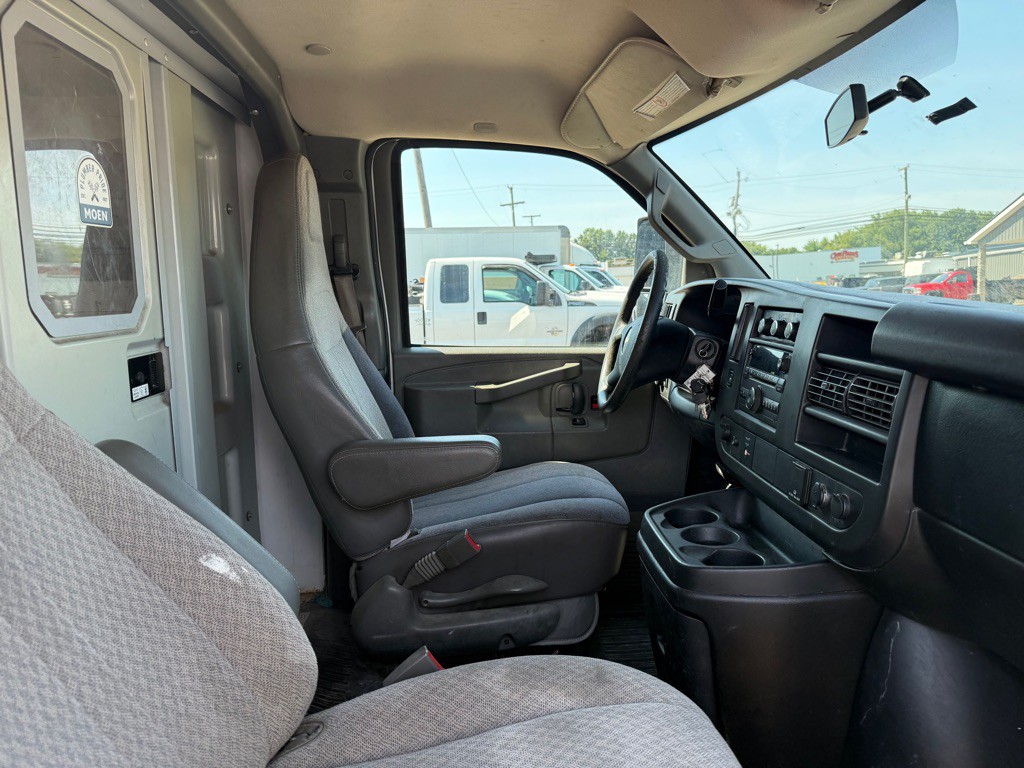 2017 Chevrolet Express Image 14