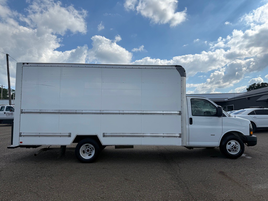 2020 GMC Savana Image 5
