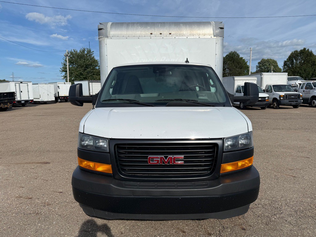 2021 GMC Savana Image 2