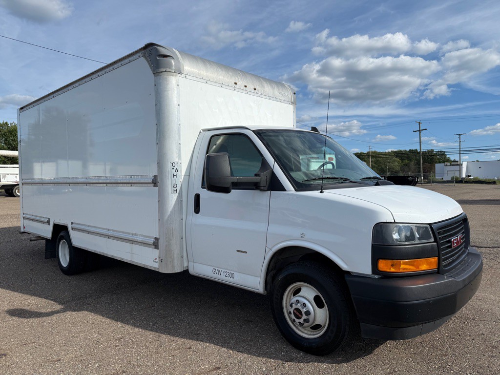 2021 GMC Savana Image 3