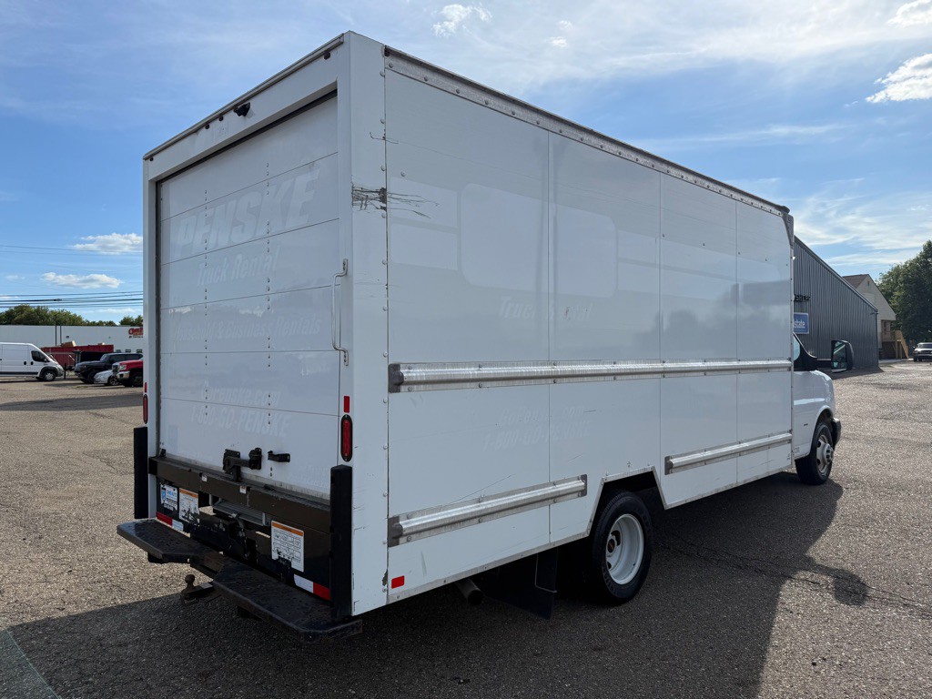 2021 GMC Savana Image 8
