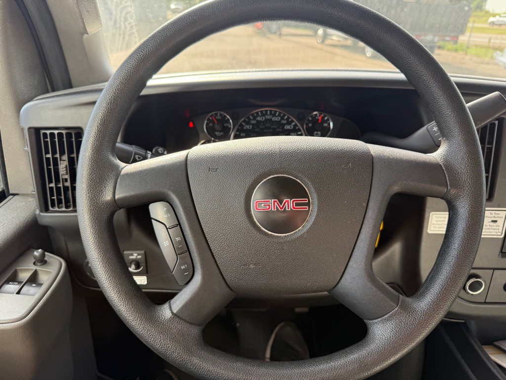 2021 GMC Savana Image 11