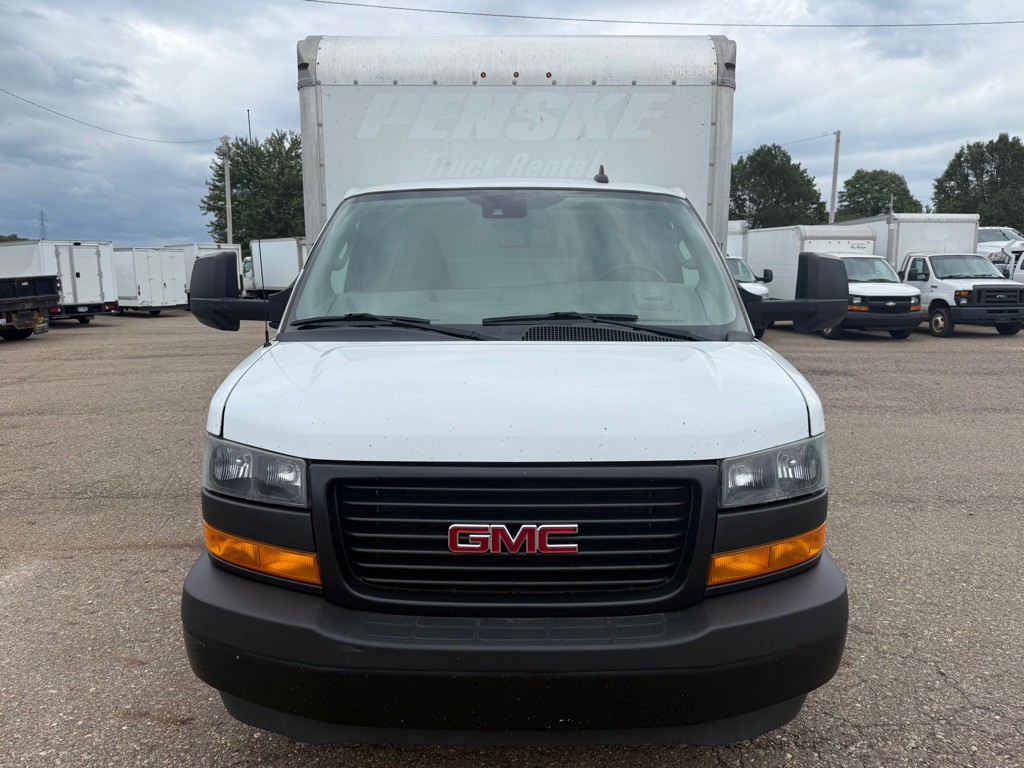 2021 GMC Savana Image 2