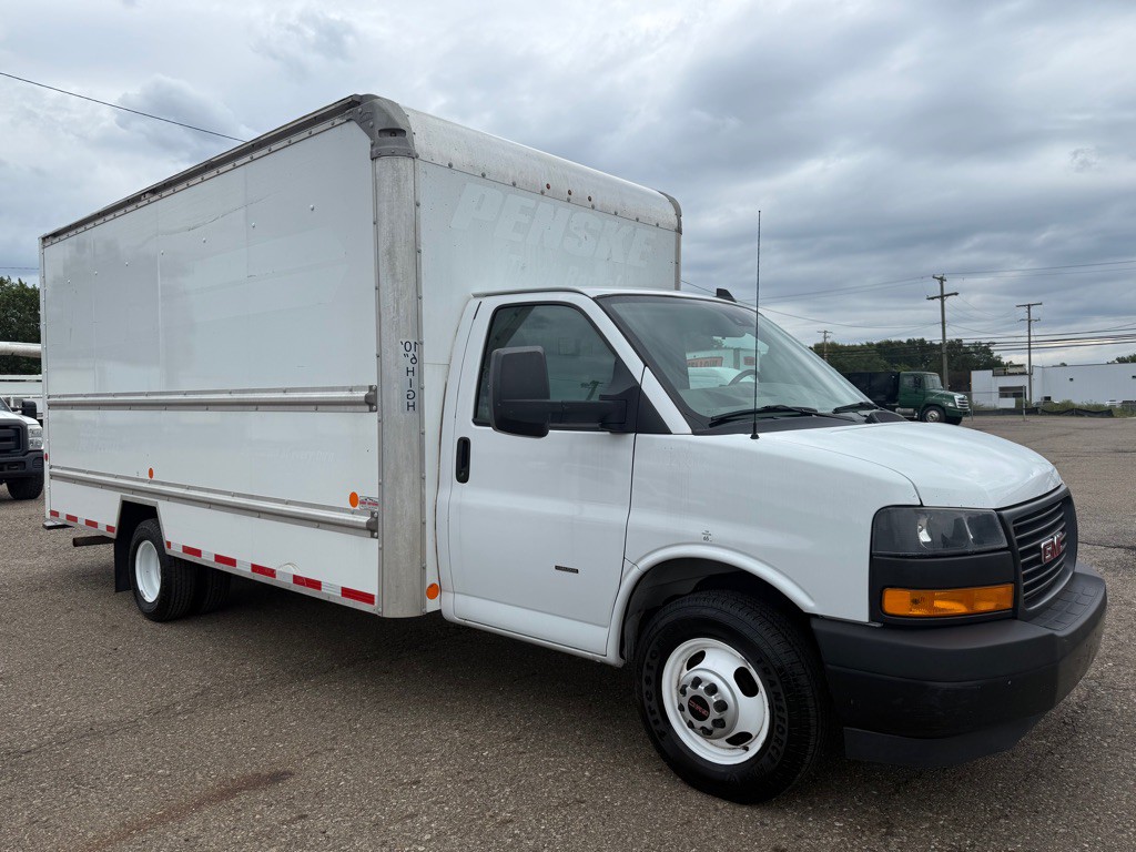 2021 GMC Savana Image 3