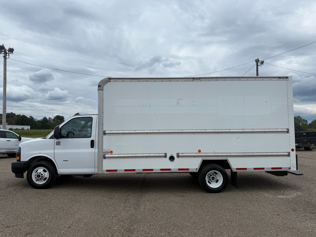 2021 GMC Savana Image 4