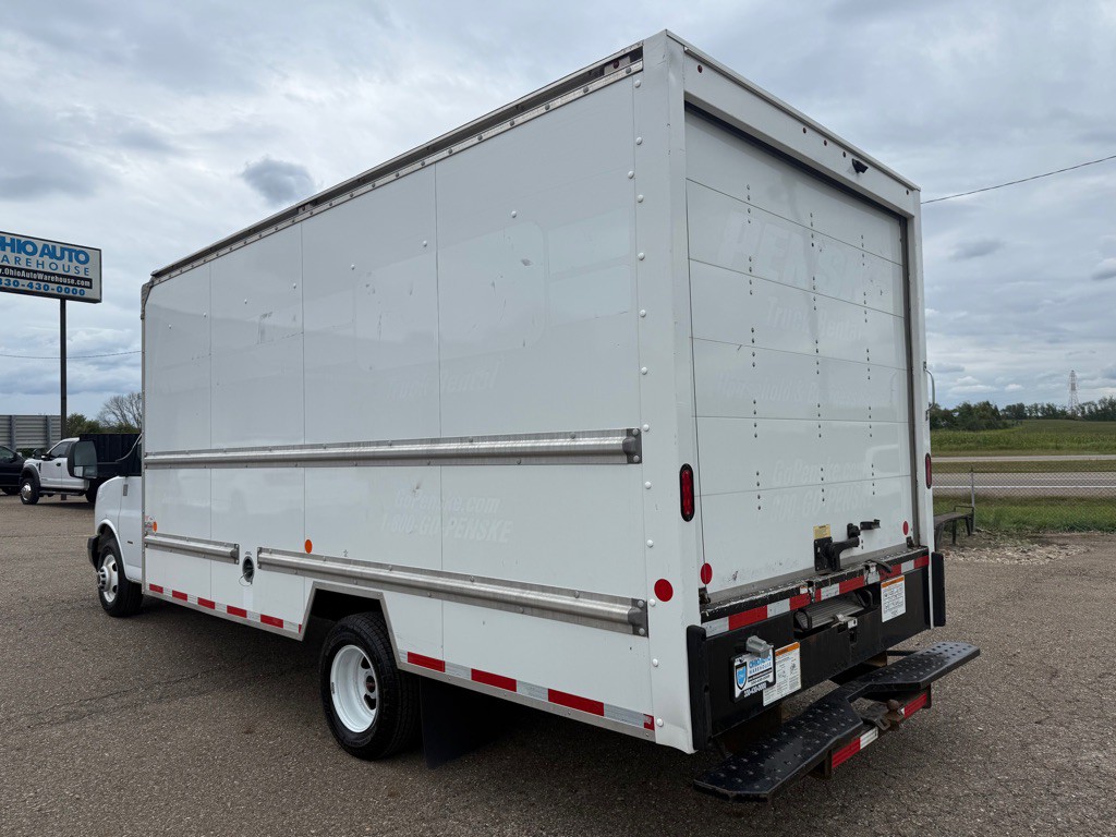 2021 GMC Savana Image 6