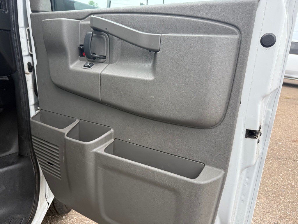 2021 GMC Savana Image 12