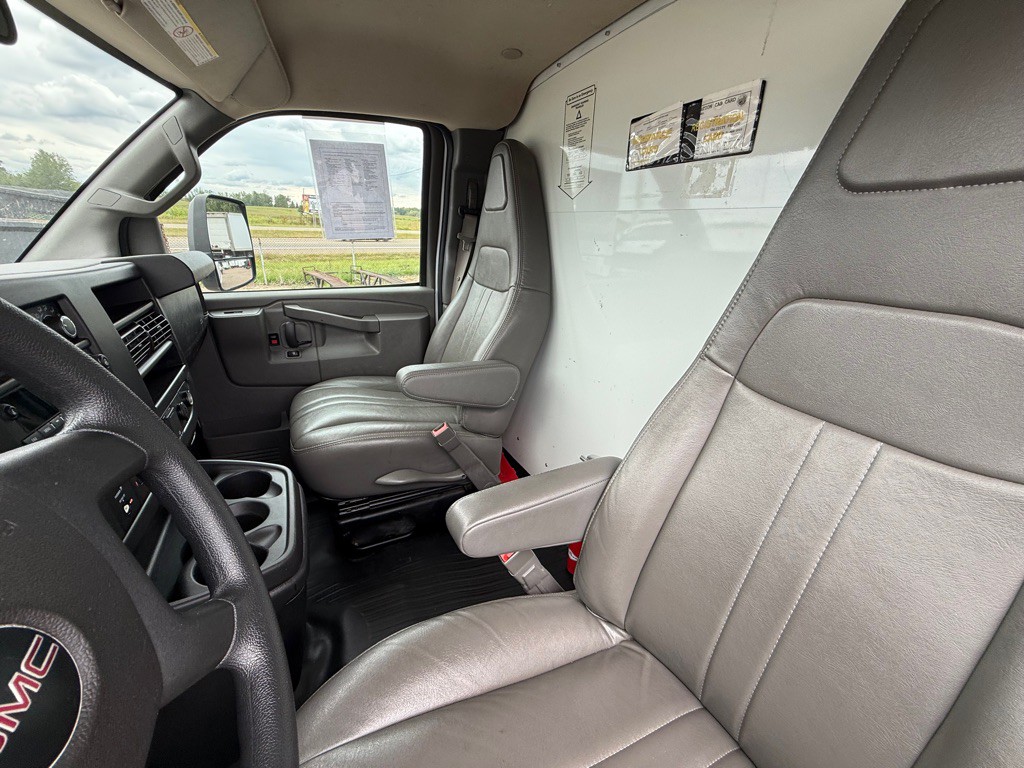 2021 GMC Savana Image 14