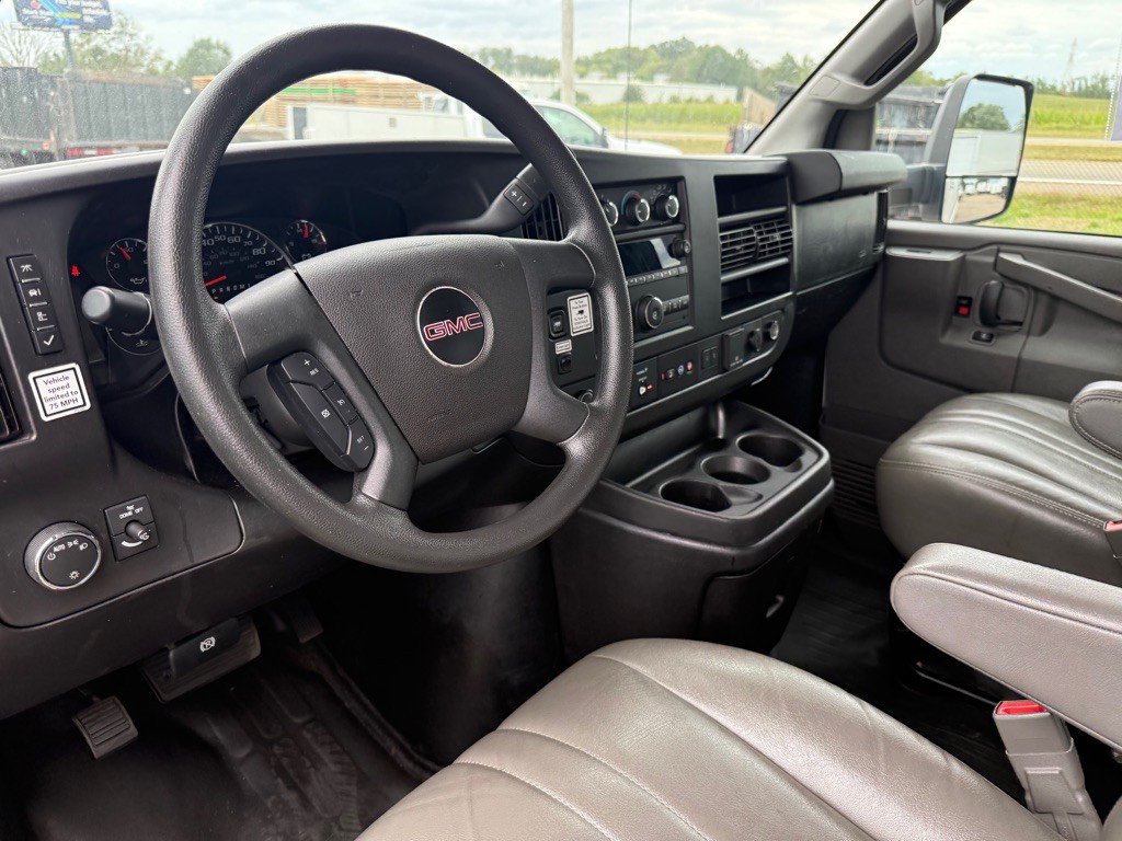 2021 GMC Savana Image 15