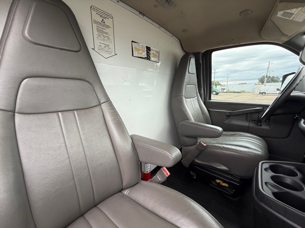 2021 GMC Savana Image 17