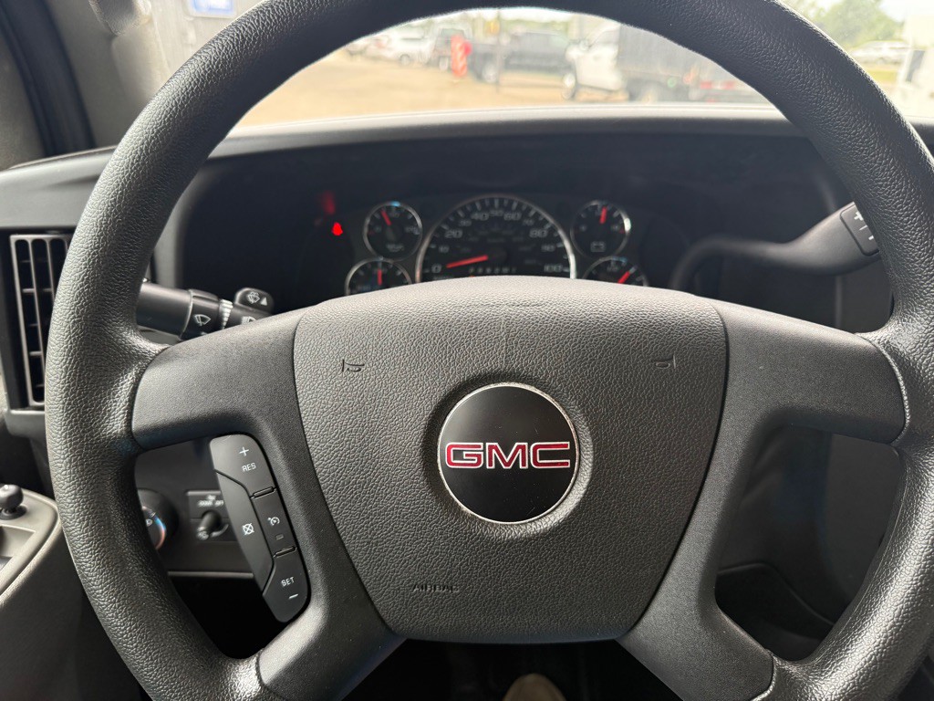 2021 GMC Savana Image 21