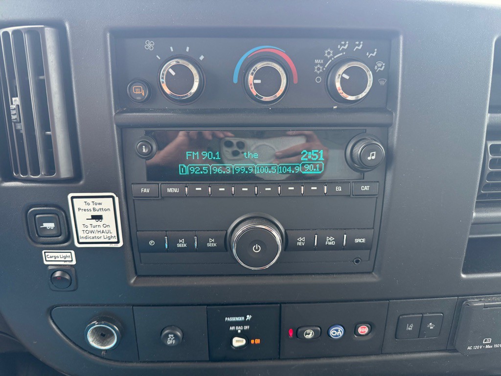 2021 GMC Savana Image 23