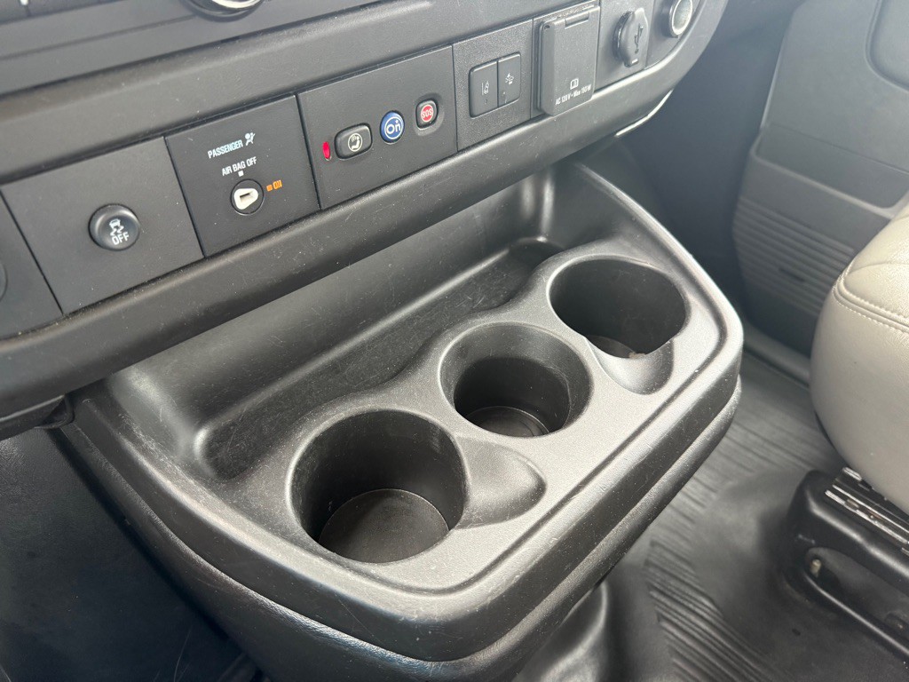 2021 GMC Savana Image 25