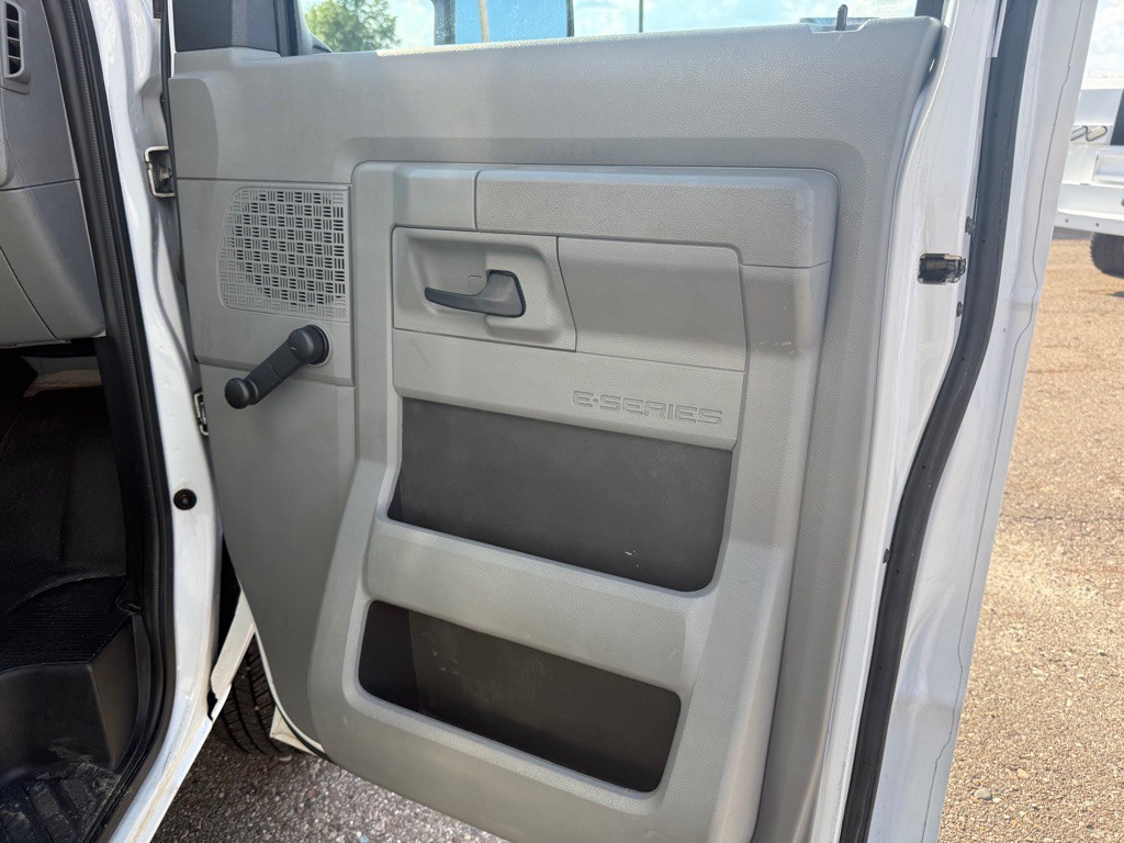 2021 Ford Econoline Image 22