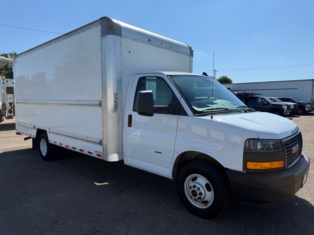 2021 GMC Savana Image 3