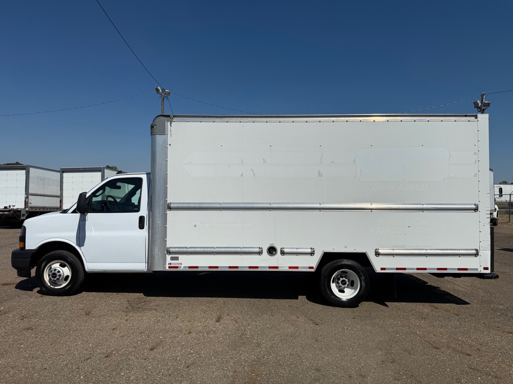 2021 GMC Savana Image 4