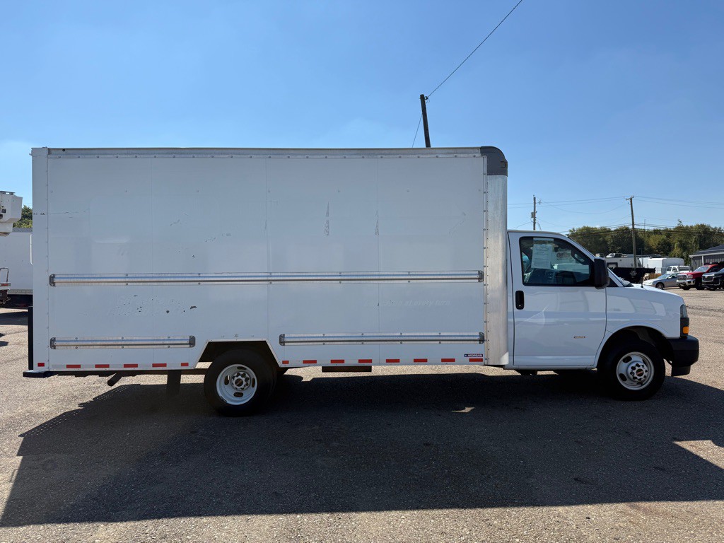 2021 GMC Savana Image 5