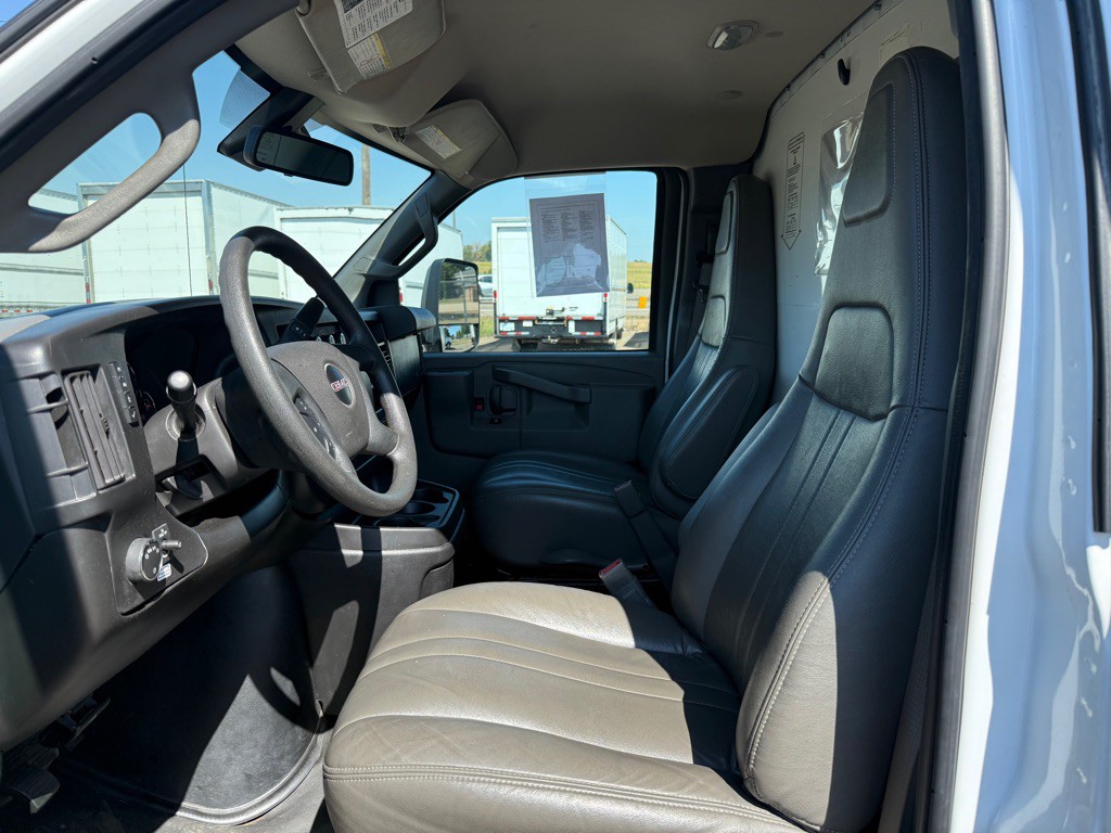 2021 GMC Savana Image 12