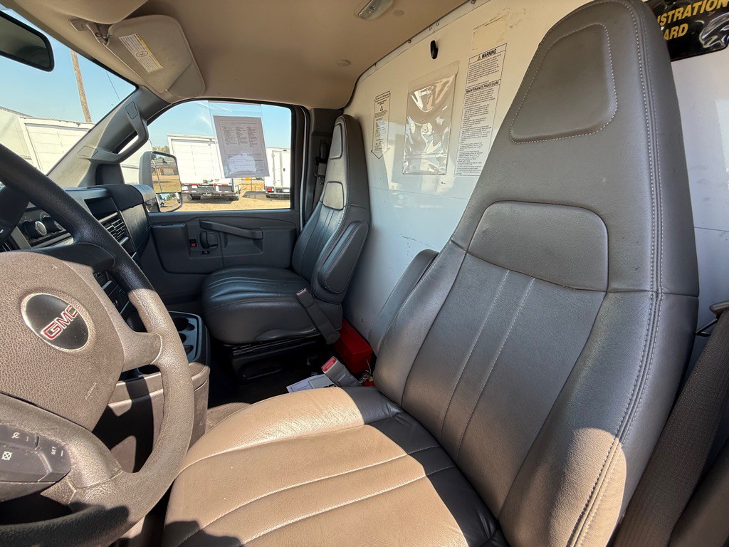 2021 GMC Savana Image 13