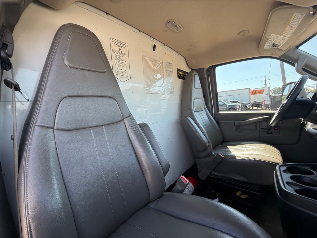 2021 GMC Savana Image 16