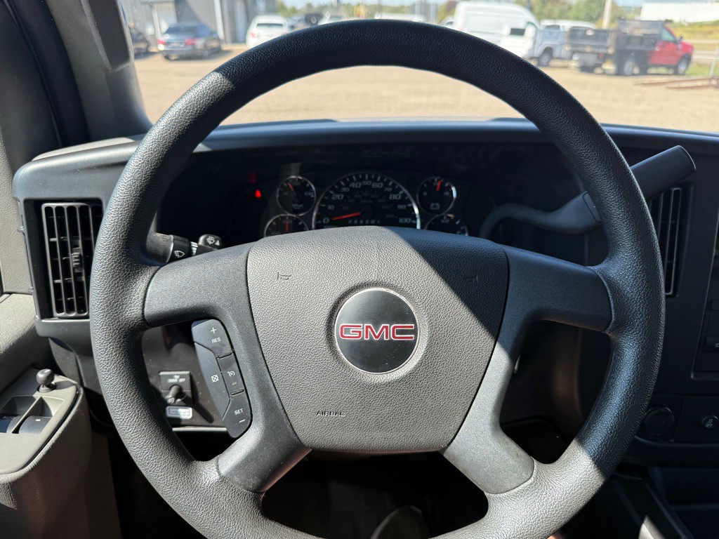 2021 GMC Savana Image 18