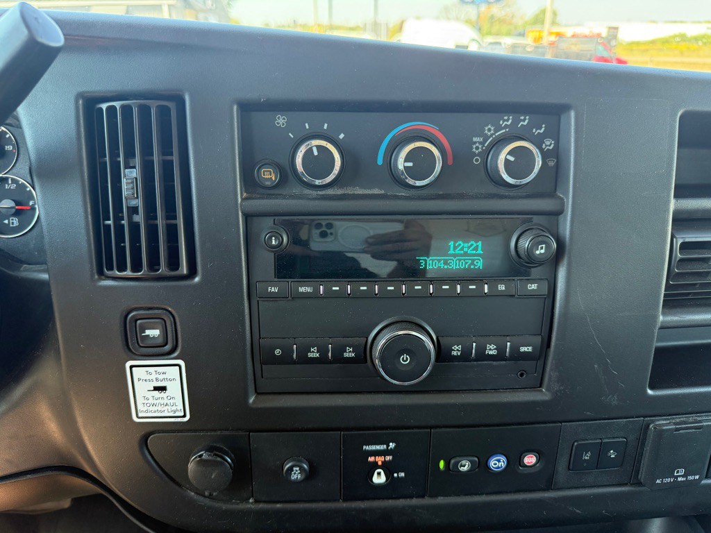 2021 GMC Savana Image 20